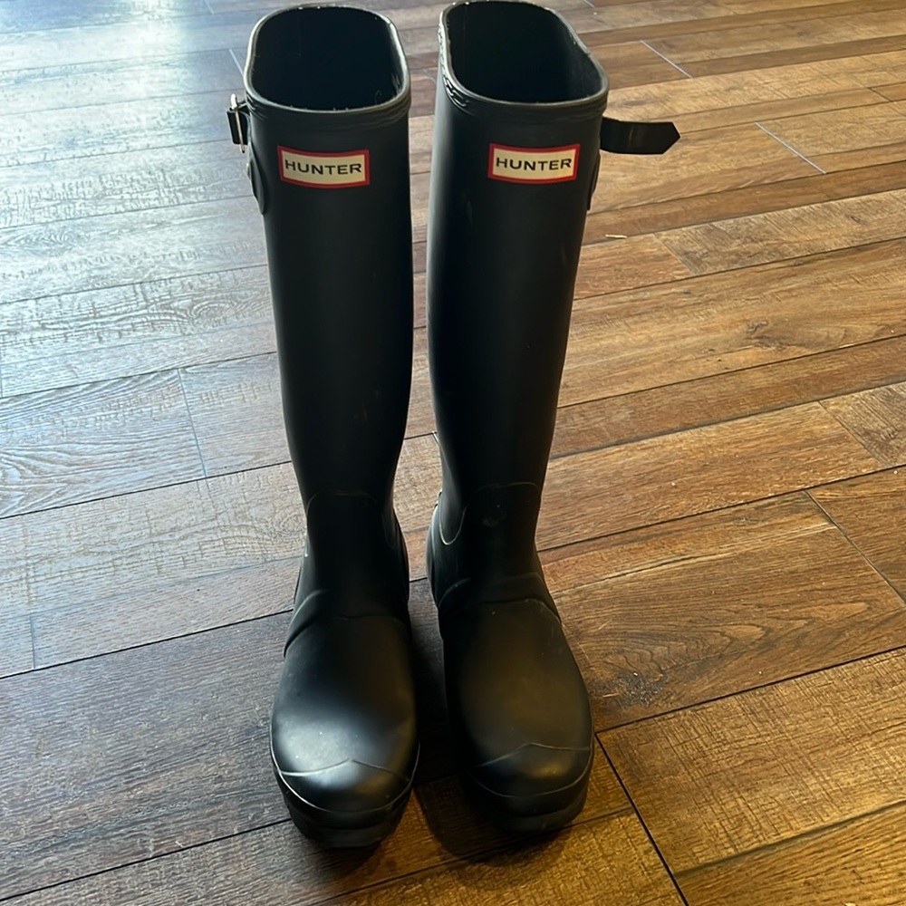 Women’s original tall, hunter boots, color black size 8